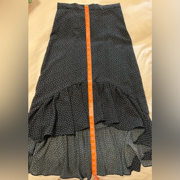 H&M High-low flowy ruffle skirt in navy blue with white dots - size 6 - Picture 6 of 8